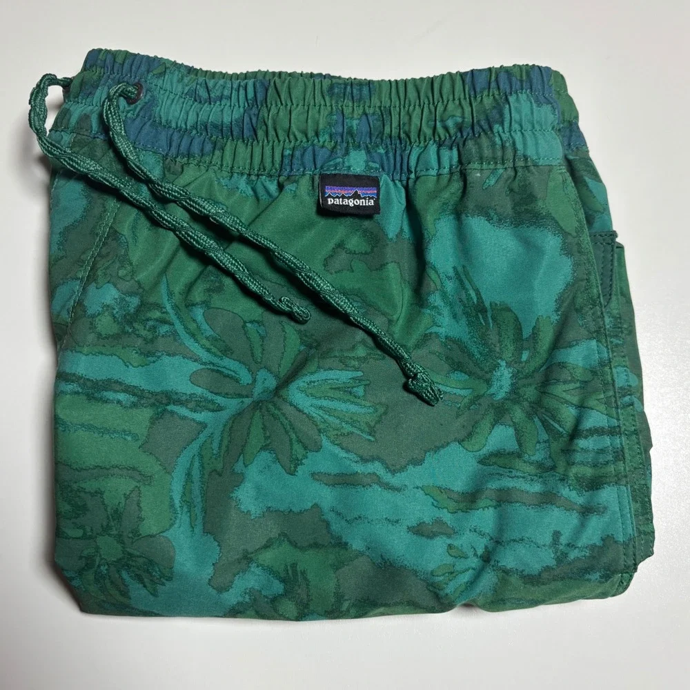 Patagonia hydro Volly Board Shorts Mens XL Green AOP Floral Tropical Beach
